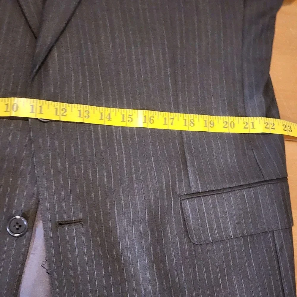 Jos A Bank Signature Gold Wool Business Suit Mens 44L x 39 Gray Pinstripe Career